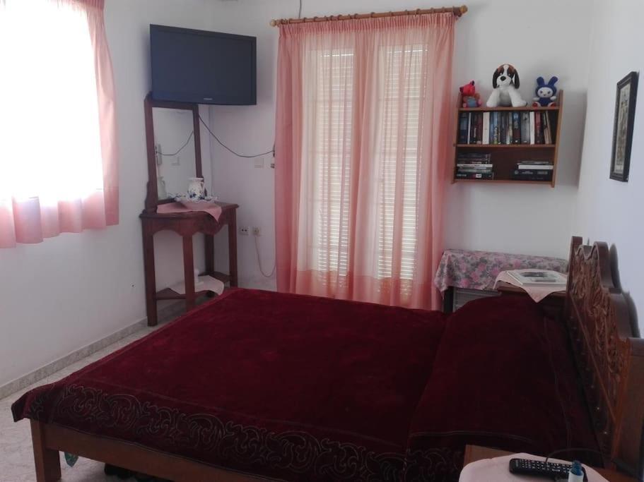 Pan Family House Apartment ฟิรา ภายนอก รูปภาพ