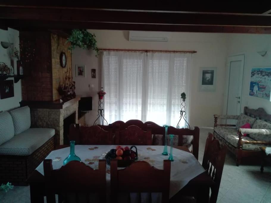 Pan Family House Apartment ฟิรา ภายนอก รูปภาพ